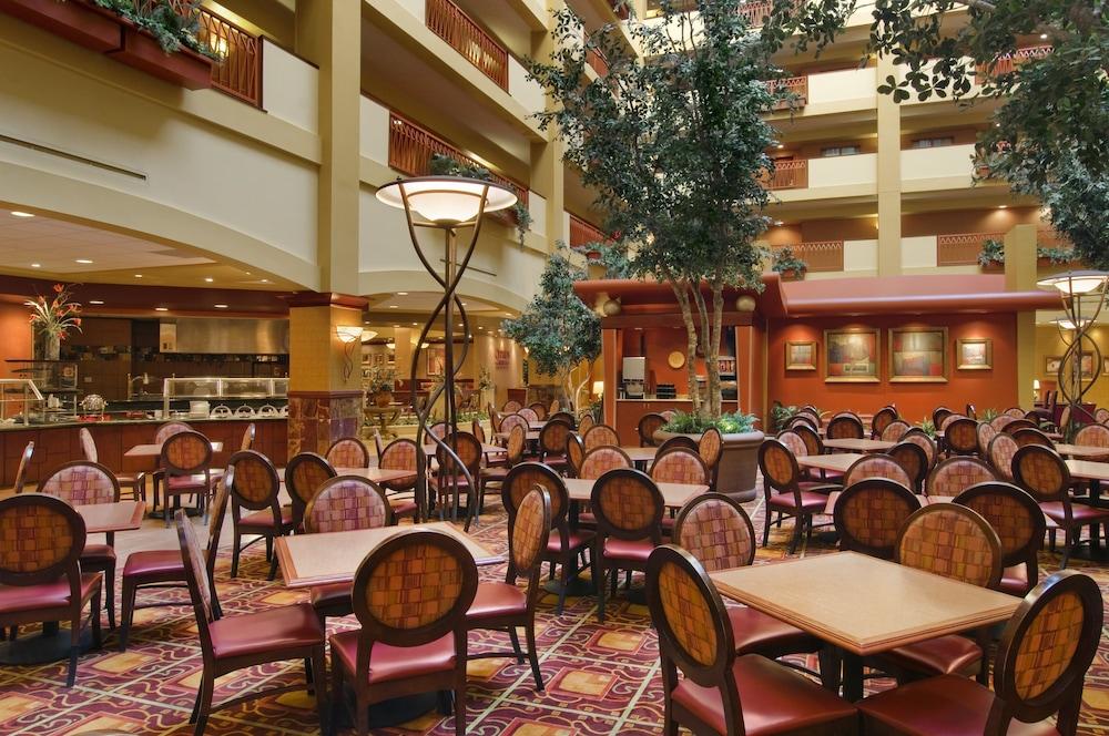 Embassy Suites By Hilton Hampton Convention Center Buitenkant foto