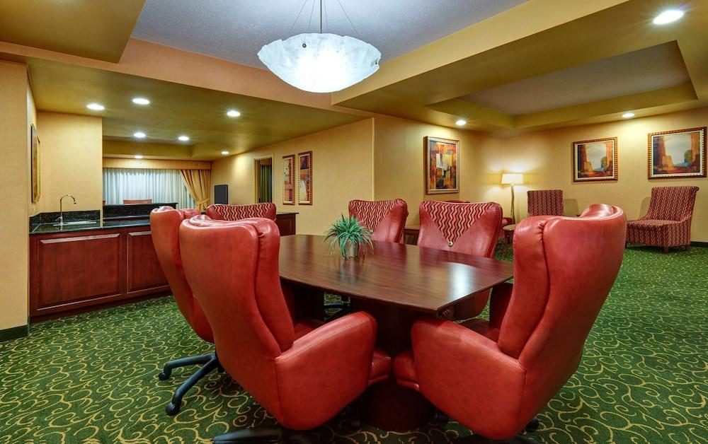 Embassy Suites By Hilton Hampton Convention Center Buitenkant foto