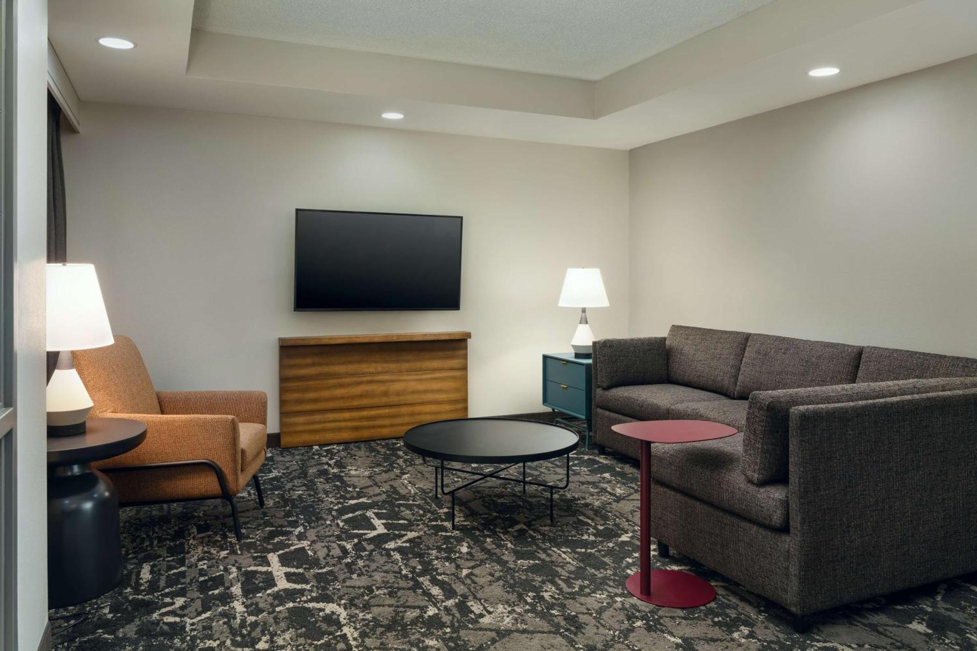 Embassy Suites By Hilton Hampton Convention Center Buitenkant foto