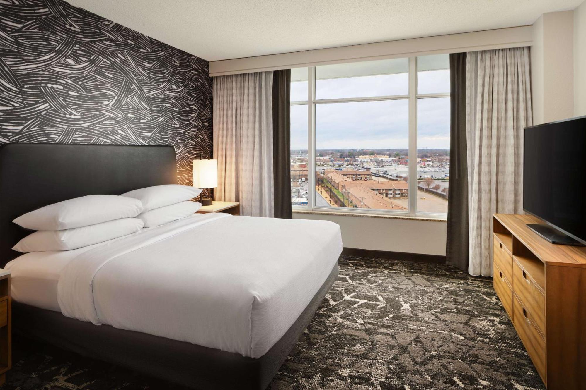 Embassy Suites By Hilton Hampton Convention Center Buitenkant foto