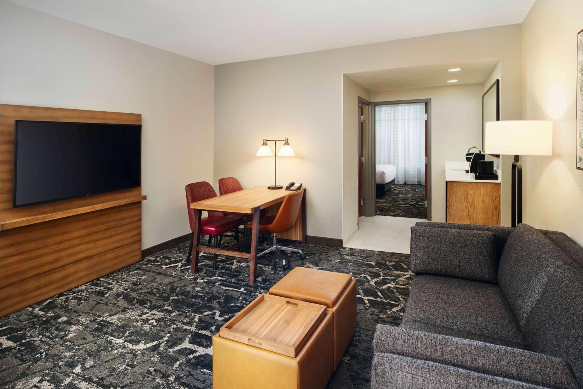 Embassy Suites By Hilton Hampton Convention Center Buitenkant foto