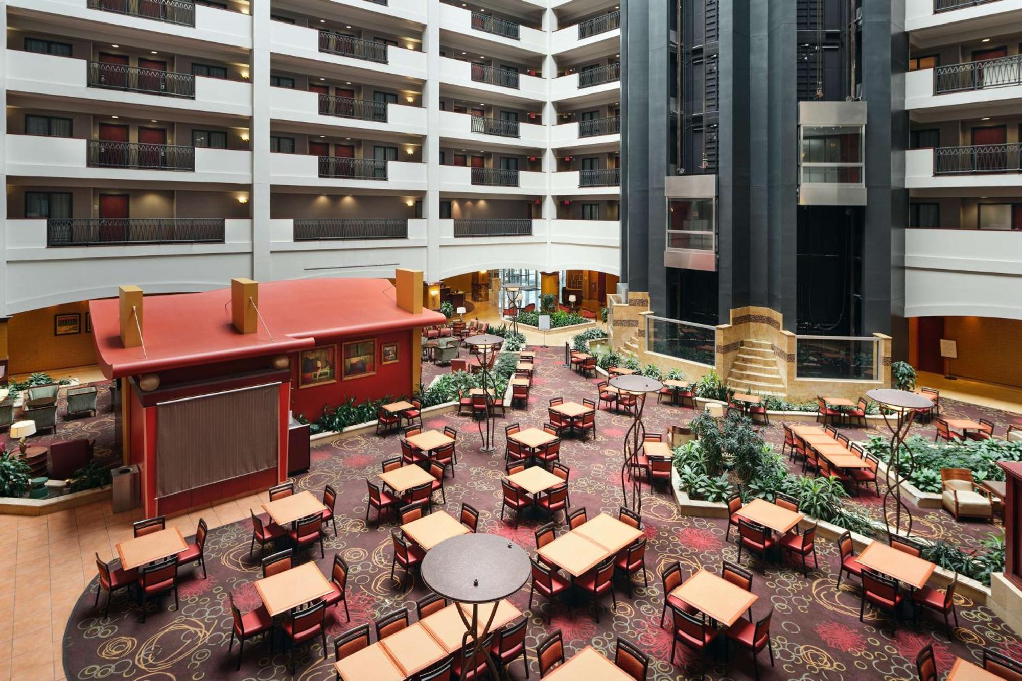 Embassy Suites By Hilton Hampton Convention Center Buitenkant foto